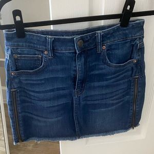 Like new American Eagle Jean skirt!